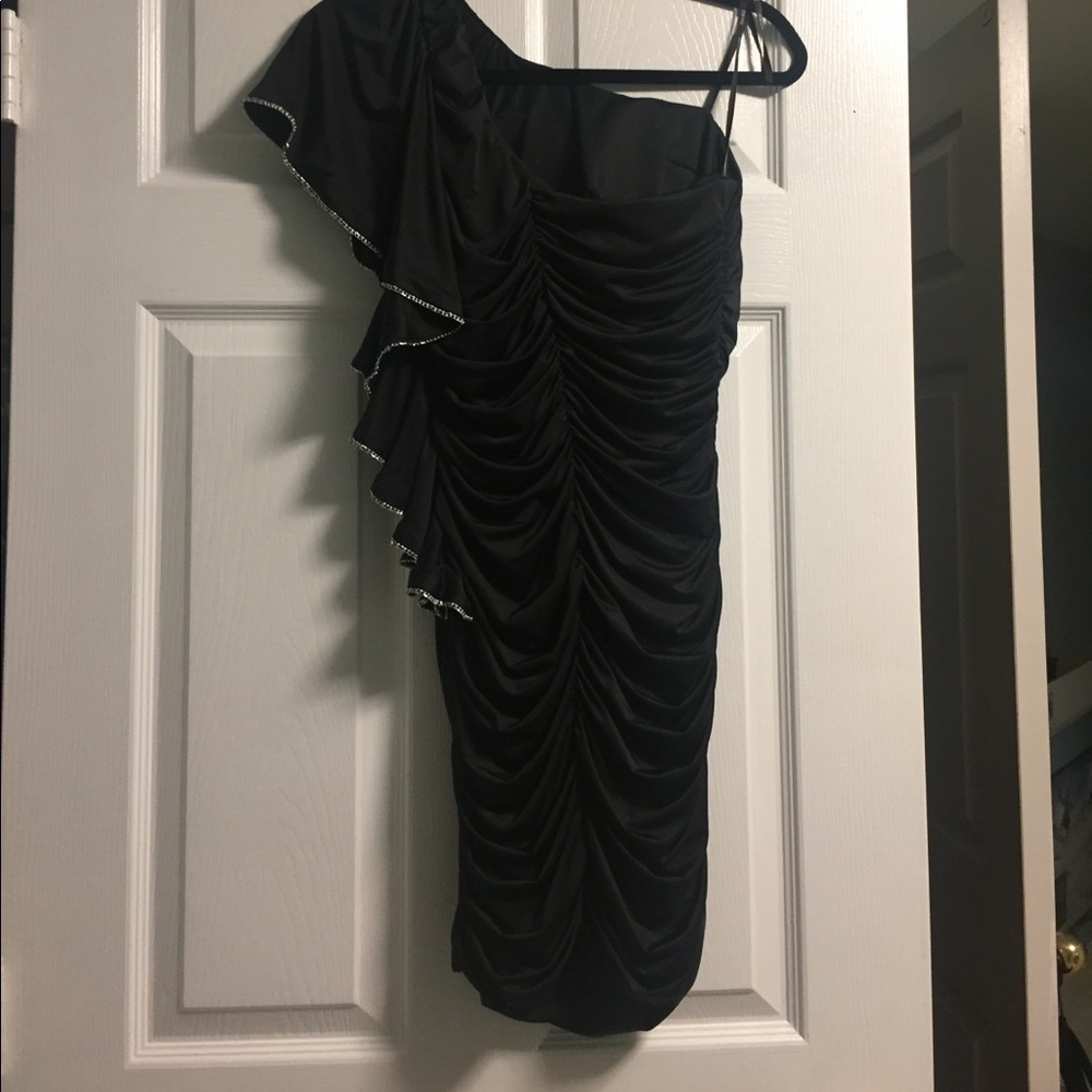 XOXO Ruffle One Shoulder Ruched Black Dress - Picture 4 of 9